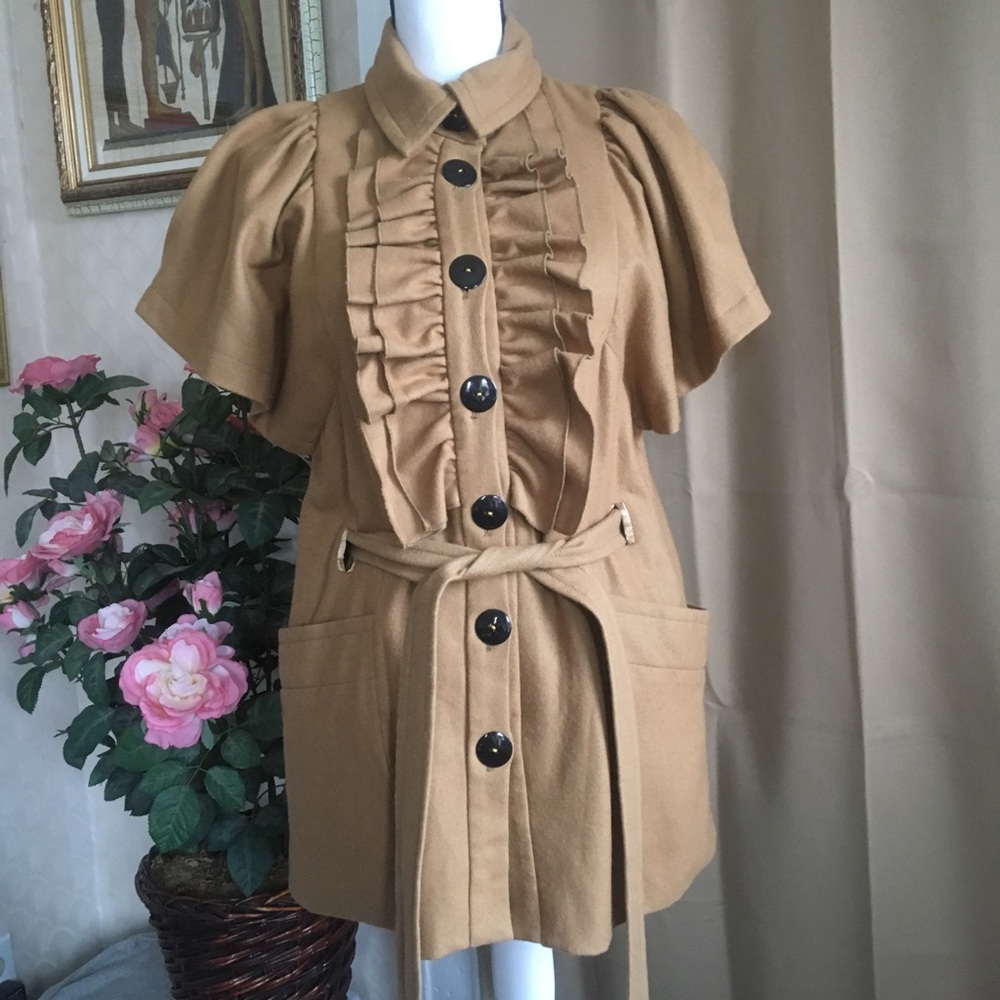 Camel caplet coat size medium